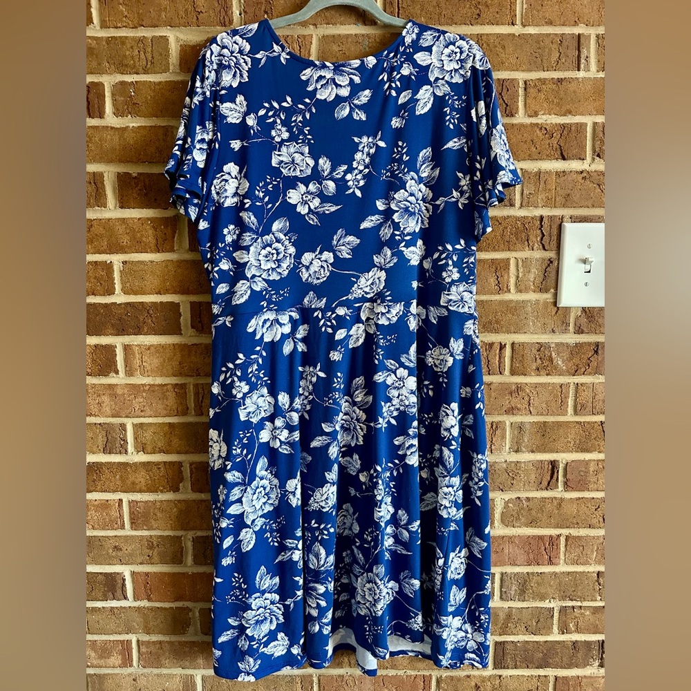 Fortune & Ivy Casual Spring Wrap Dress - Picture 4 of 4